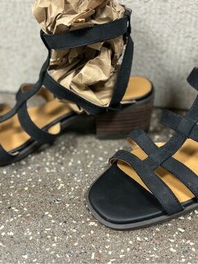 Lucky Brand Women's Black Strappy Block Heel Sandals